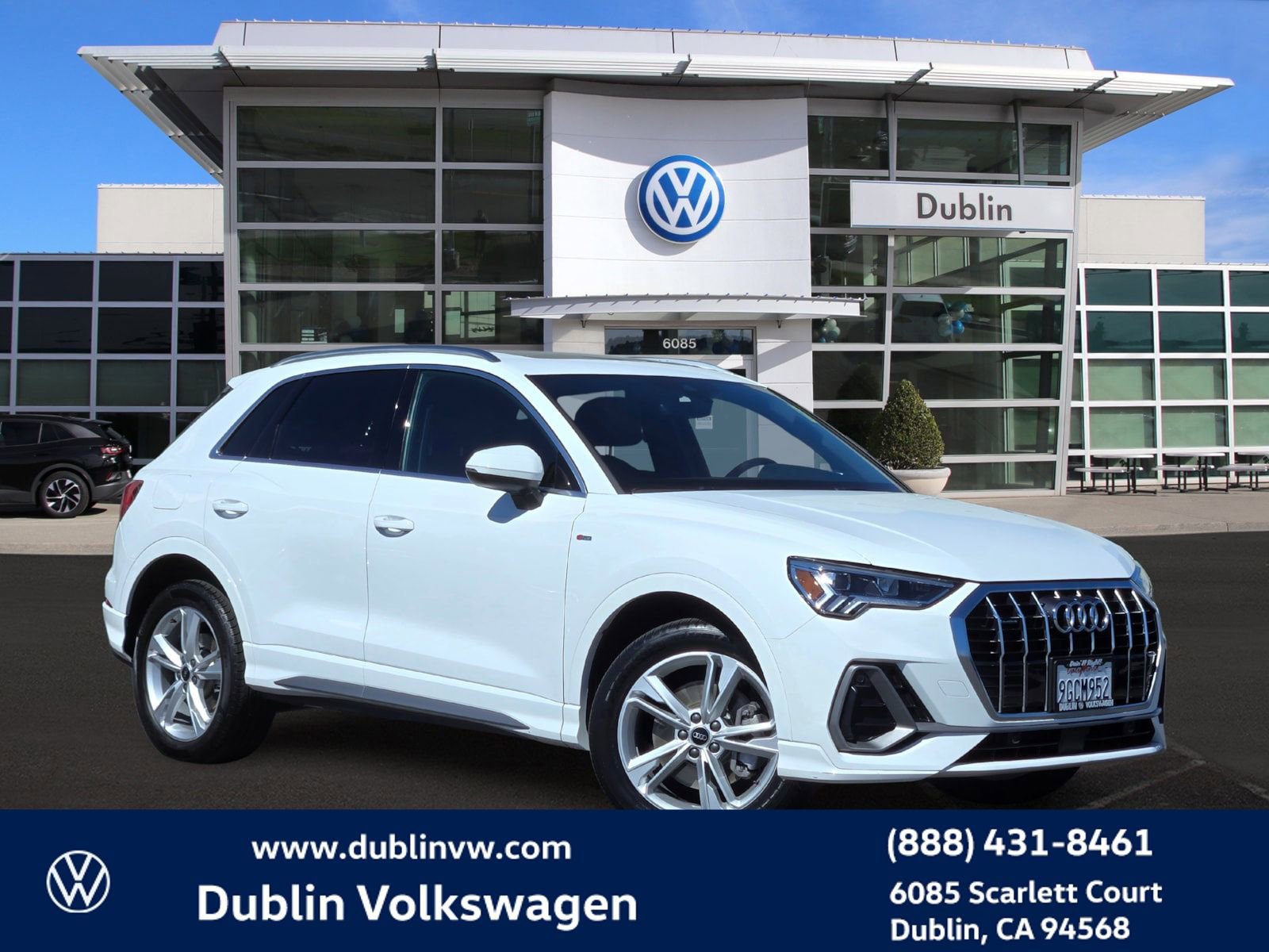 Used 2023 Audi Q3 2.0T Premium w/ 19" Wheel Package image 1