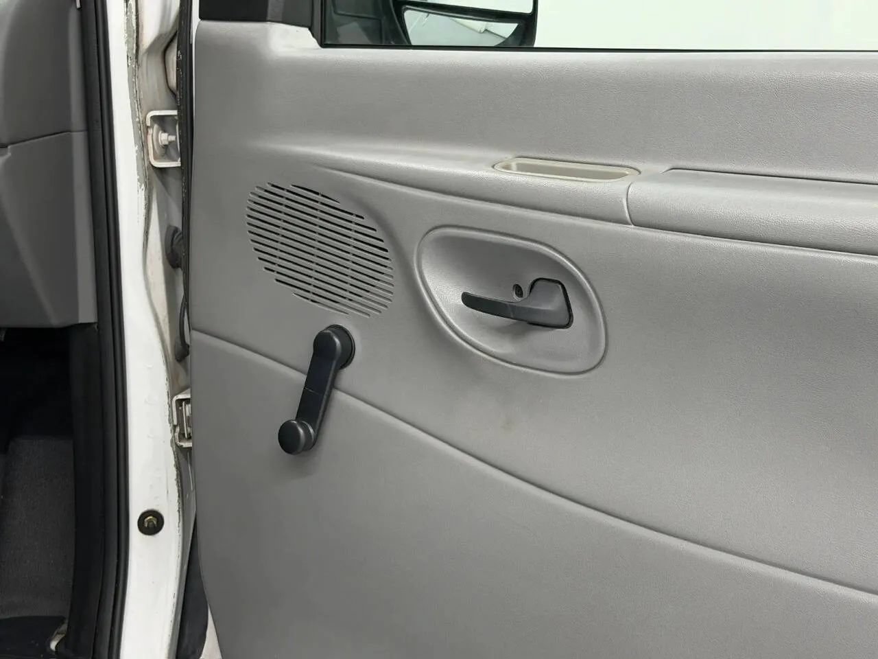 Used 2003 Ford E-350 and Econoline 350 XL RWD image 24