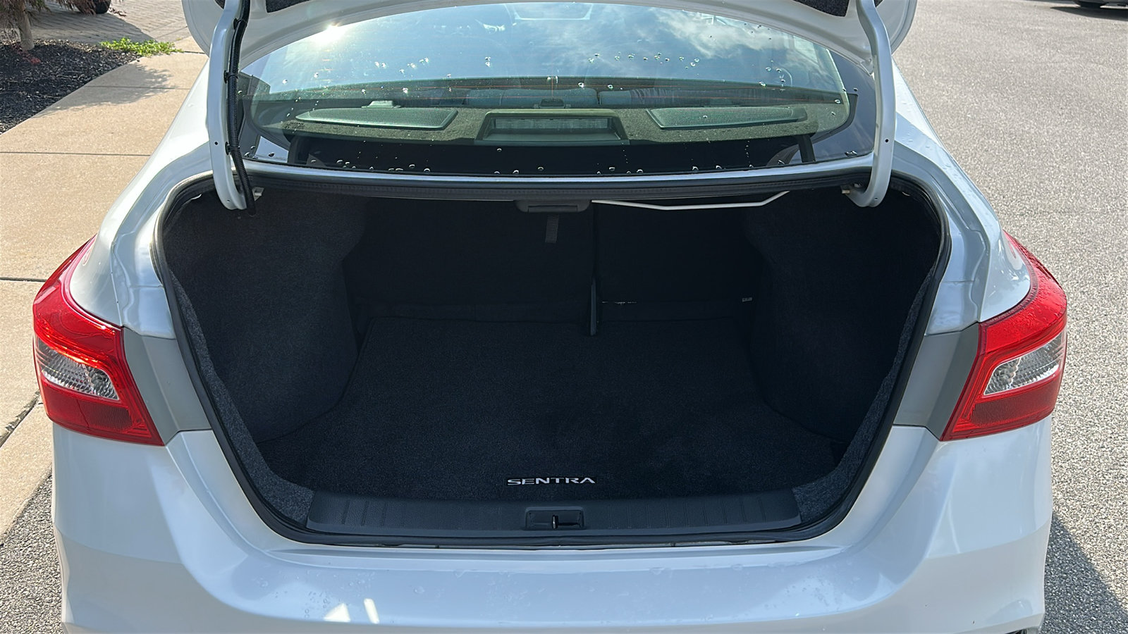 Used 2019 Nissan Sentra SV FWD image 6