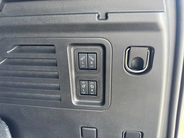 Used 2026 Chevrolet Traverse High Country FWD image 6