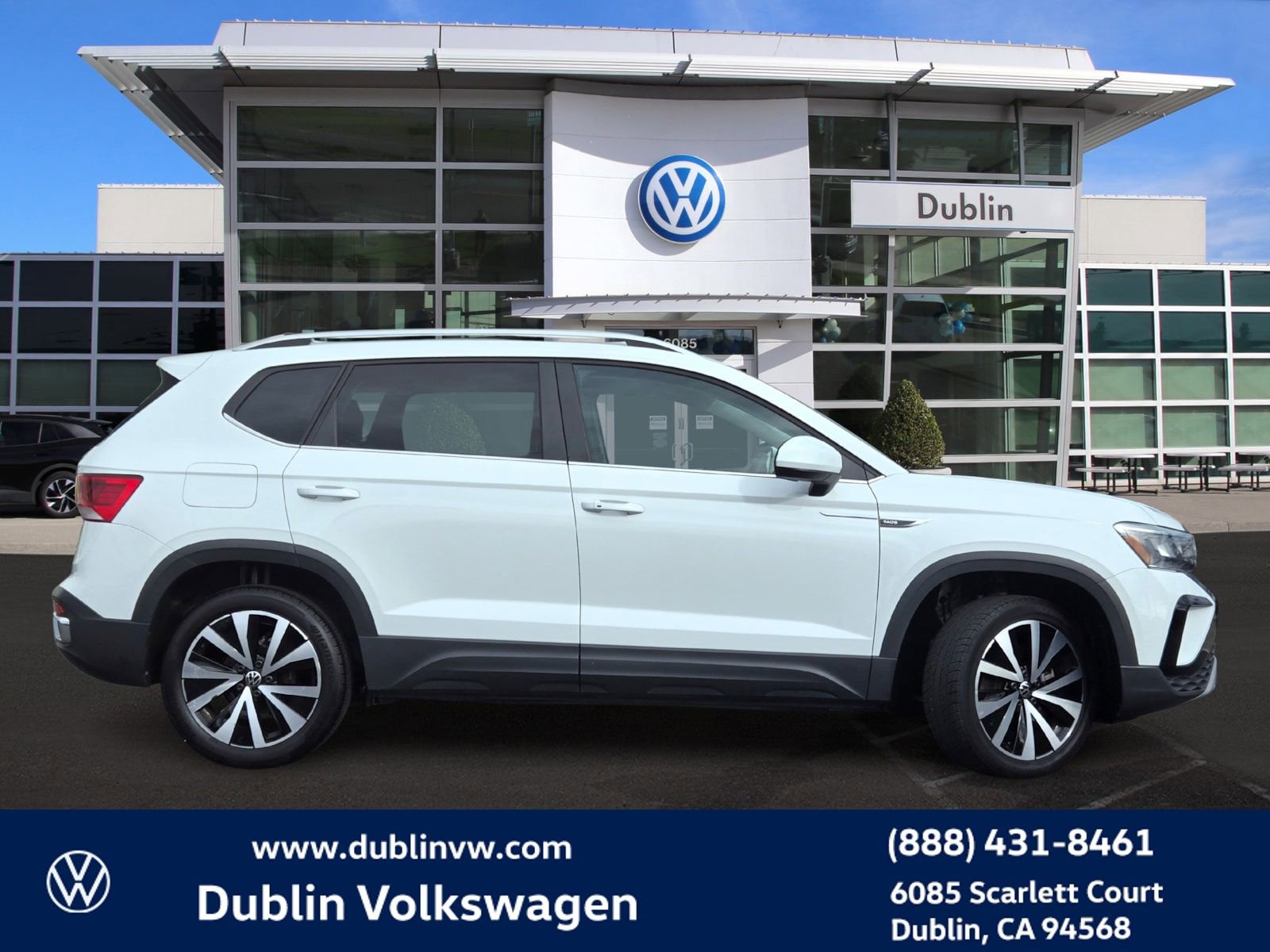 Used 2024 Volkswagen Taos SE image 3