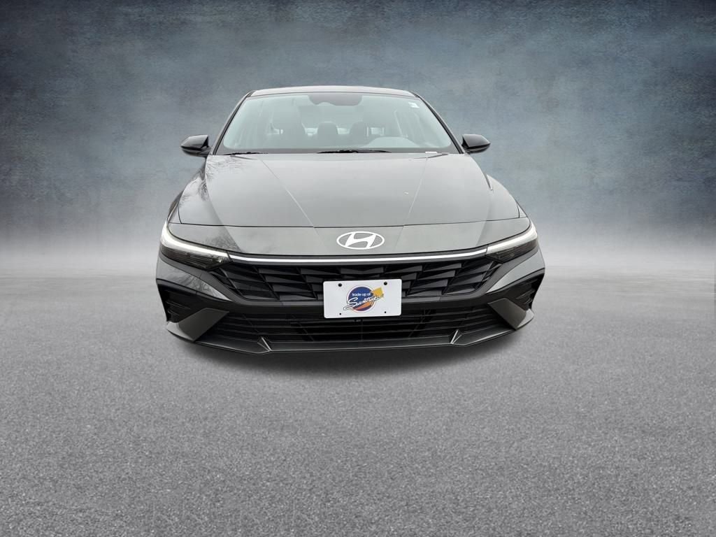 Used 2026 Hyundai Elantra Sport image 9