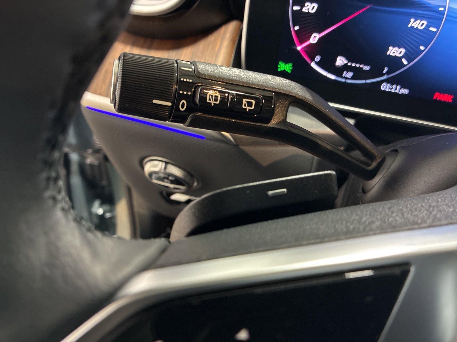 Used 2025 Mercedes-Benz GLC 300 4MATIC image 12