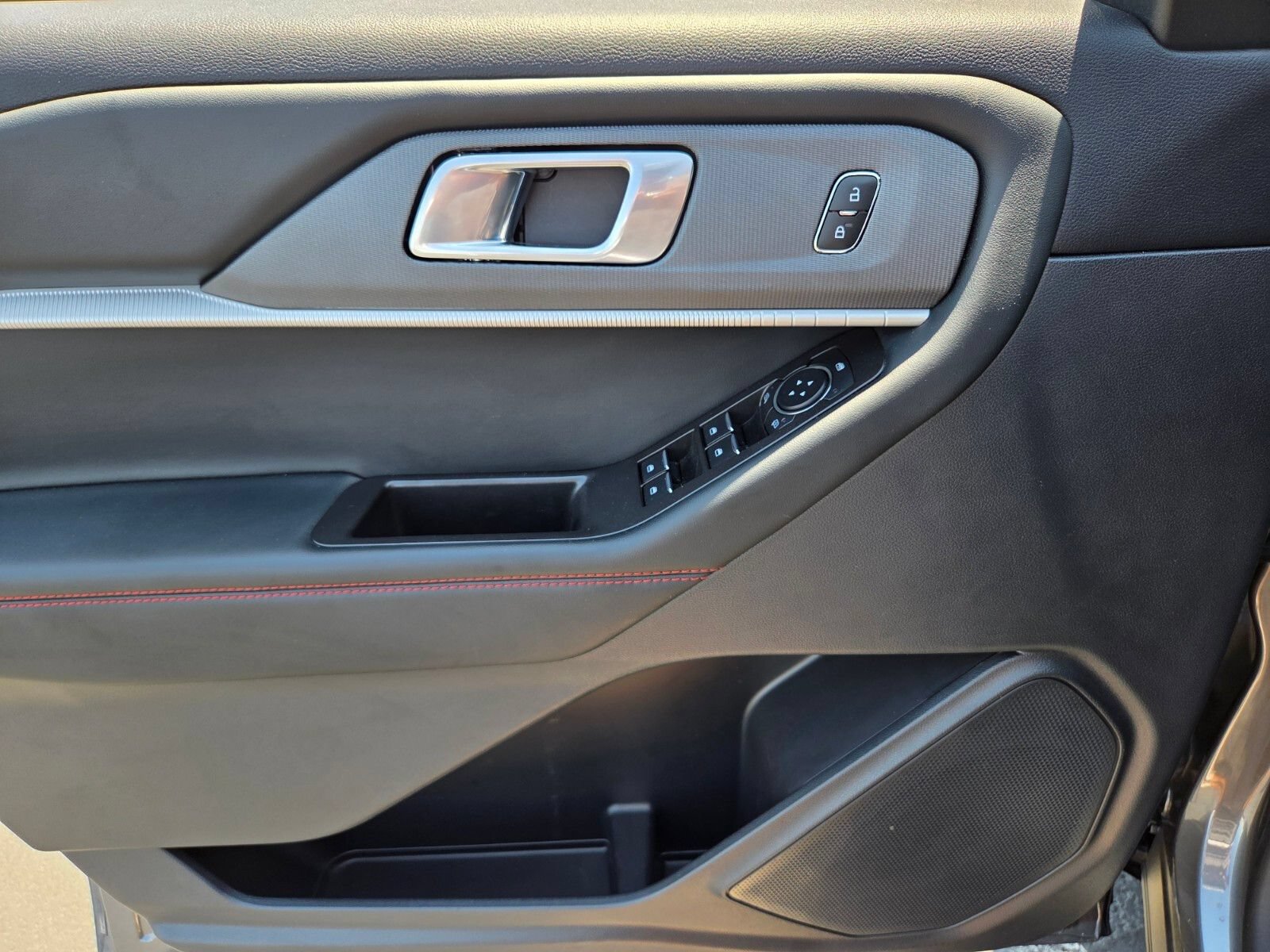 Certified 2025 Ford Explorer ST-Line RWD image 18