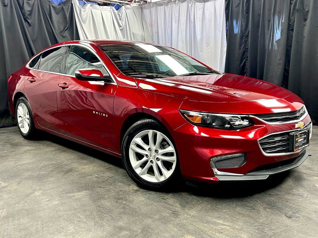Used 2018 Chevrolet Malibu LT w/ Driver Confidence Package image 4