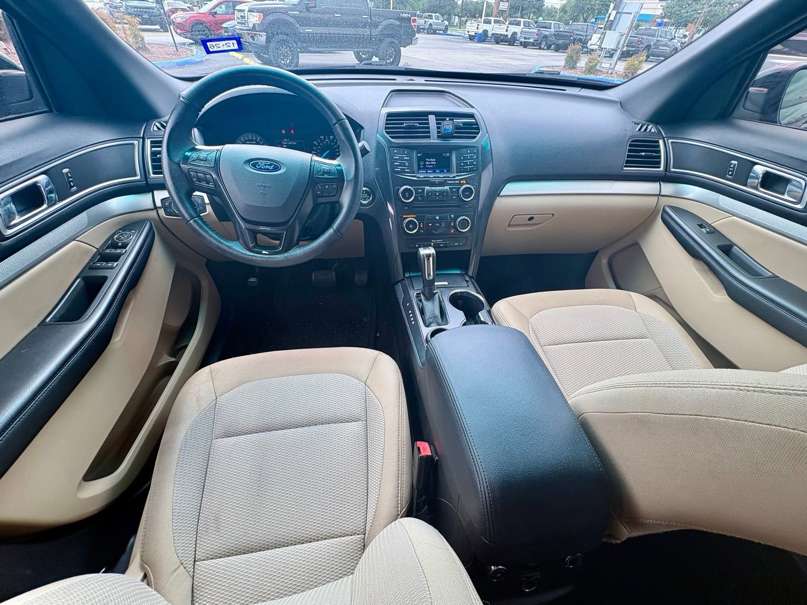 Used 2017 Ford Explorer XLT FWD image 9
