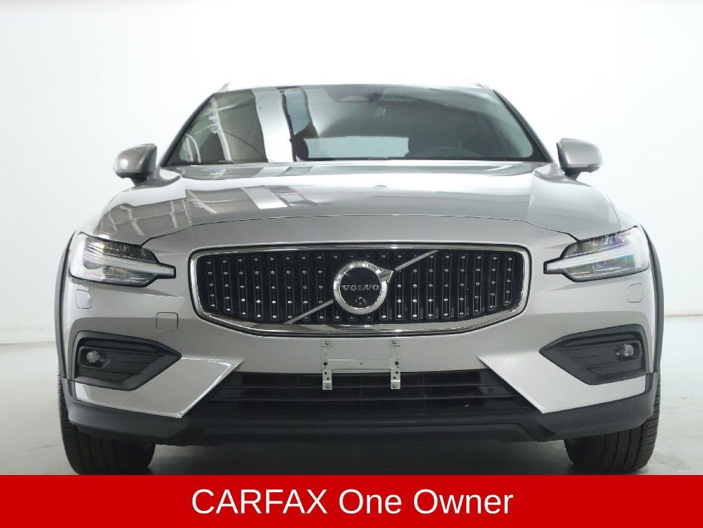 Used 2025 Volvo V60 B5 Cross Country Plus image 7