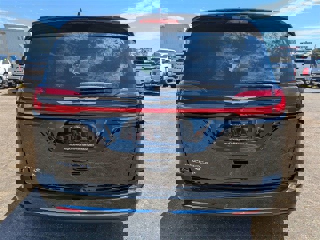 New 2026 Chrysler Pacifica Select image 5