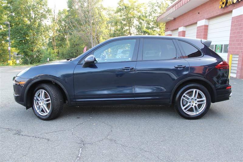 Used 2016 Porsche Cayenne w/ Premium Package AWD/4WD image 2
