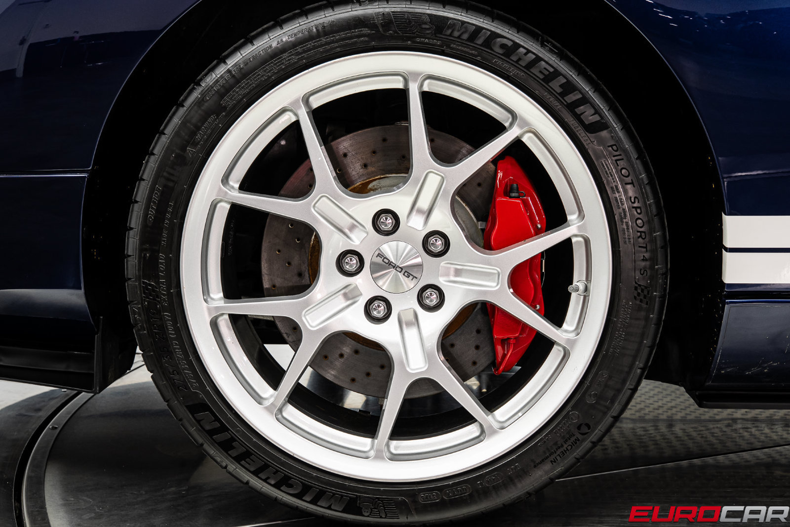 Used 2005 Ford GT RWD image 30