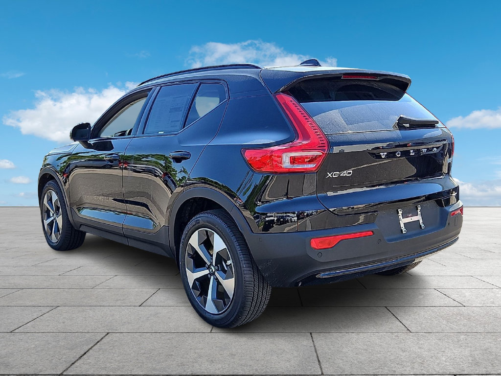 New 2026 Volvo XC40 B5 Plus w/ Climate Package AWD/4WD image 3