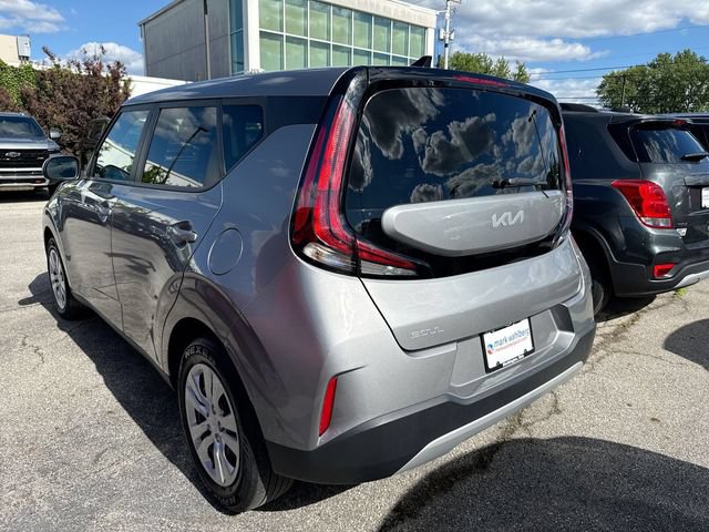 Used 2023 Kia Soul LX FWD image 2