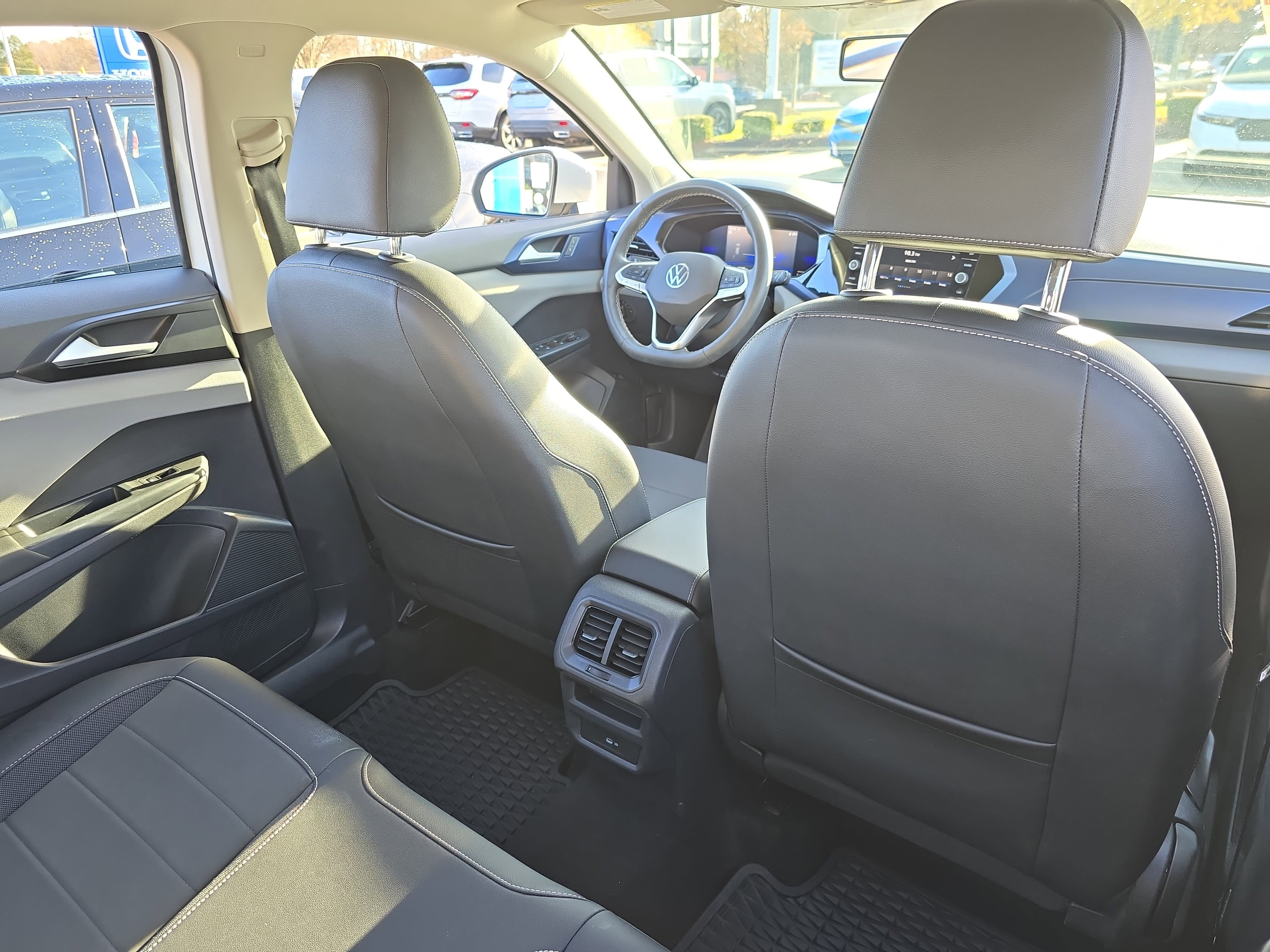 Used 2022 Volkswagen Taos SE image 11