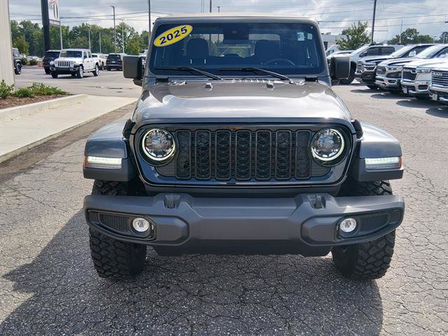 Certified 2025 Jeep Gladiator Sport AWD/4WD image 8