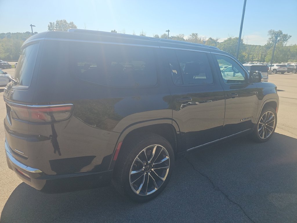 Used 2023 Jeep Wagoneer Series III w/ Premium Group I AWD/4WD image 5
