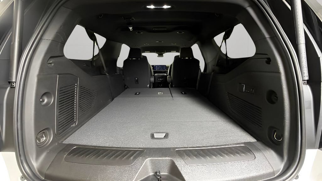 Certified 2025 Chevrolet Suburban LT w/ Comfort Package RWD image 31