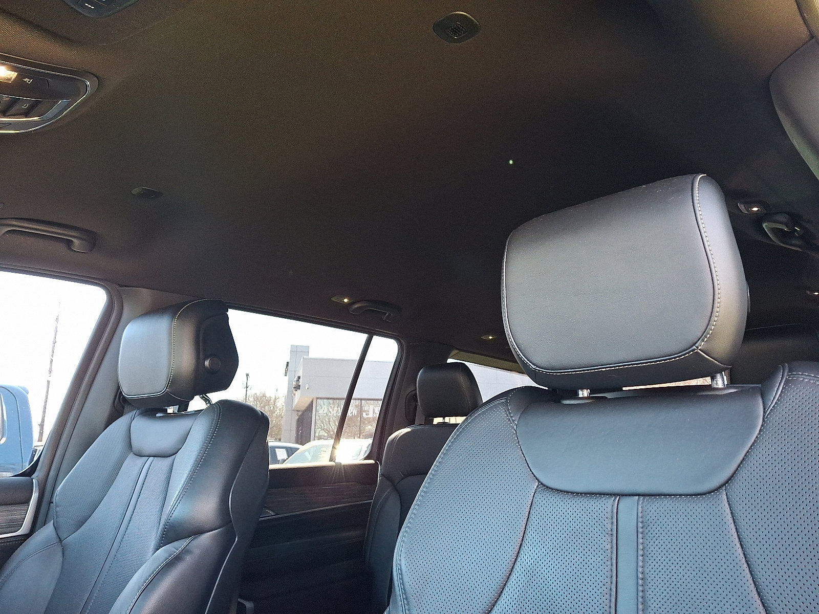 Certified 2022 Jeep Wagoneer Series III w/ Flexible Seating Group AWD/4WD image 14