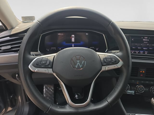 Used 2024 Volkswagen Jetta SE FWD image 13
