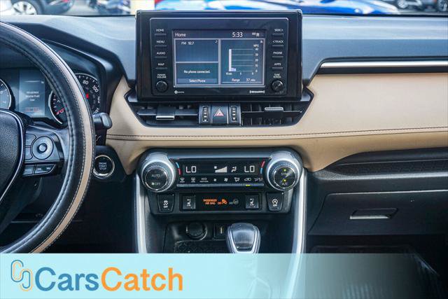 Used 2020 Toyota RAV4 XLE Premium AWD/4WD image 25