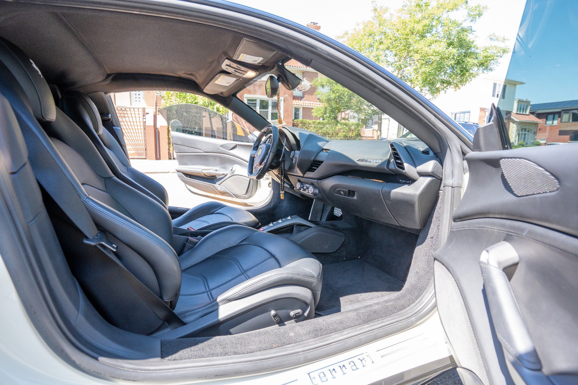 Used 2018 Ferrari 488 GTB RWD image 70