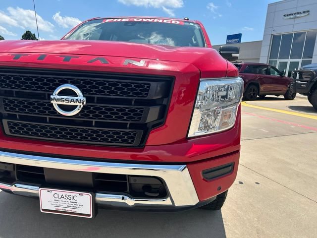 Used 2020 Nissan Titan SV w/ SV Convenience Package AWD/4WD image 3