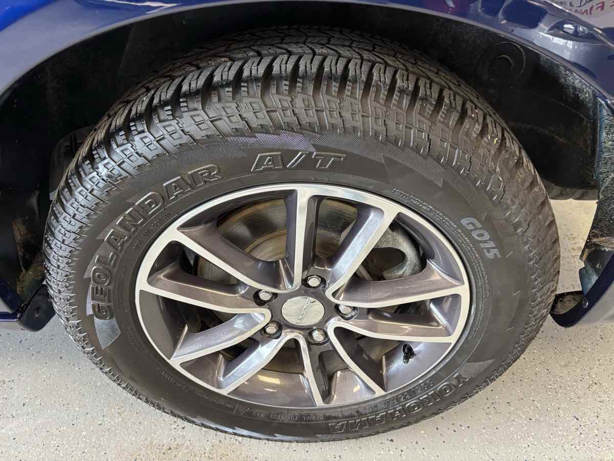 Used 2017 Dodge Grand Caravan SXT image 27