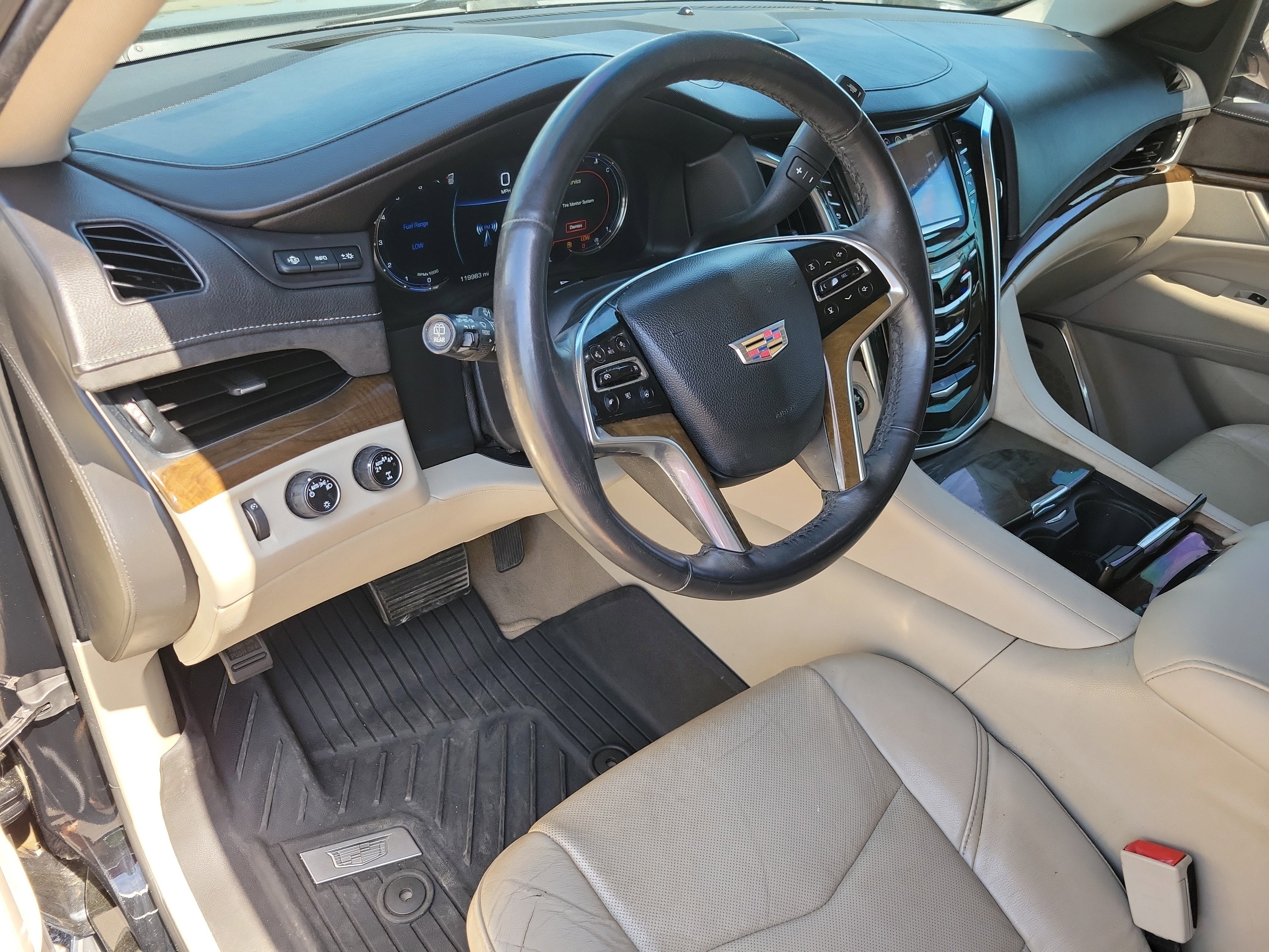 Used 2018 Cadillac Escalade ESV Luxury image 4