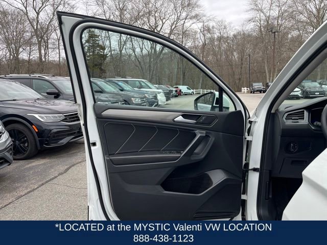 Certified 2023 Volkswagen Tiguan SE w/ Panoramic Sunroof Package AWD/4WD image 32