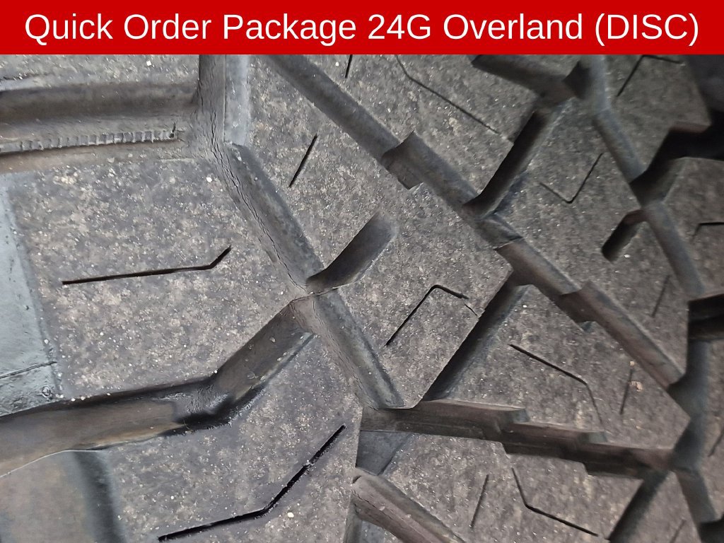 Used 2023 Jeep Gladiator Overland AWD/4WD image 12