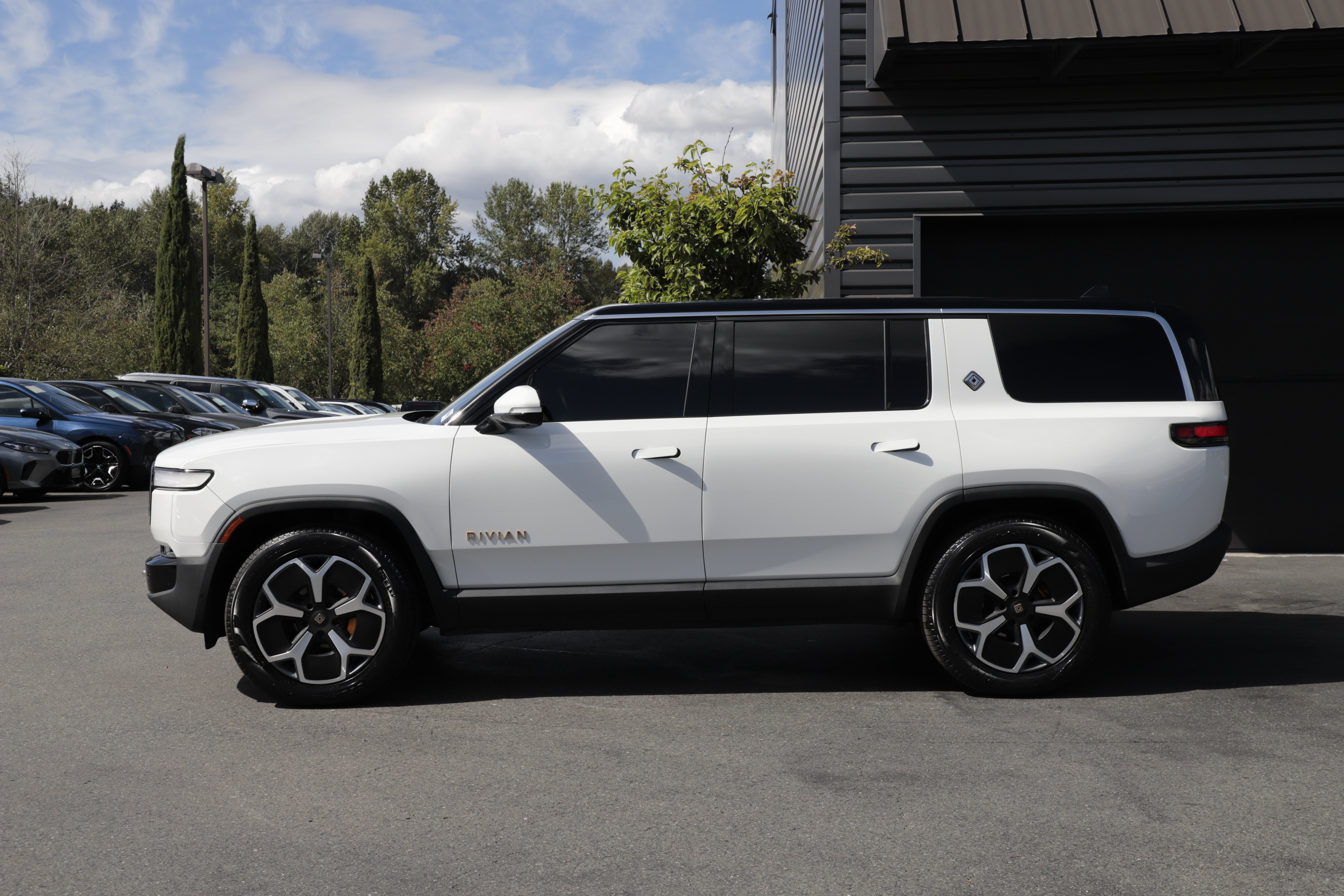 Used 2024 Rivian R1S Adventure AWD/4WD image 5
