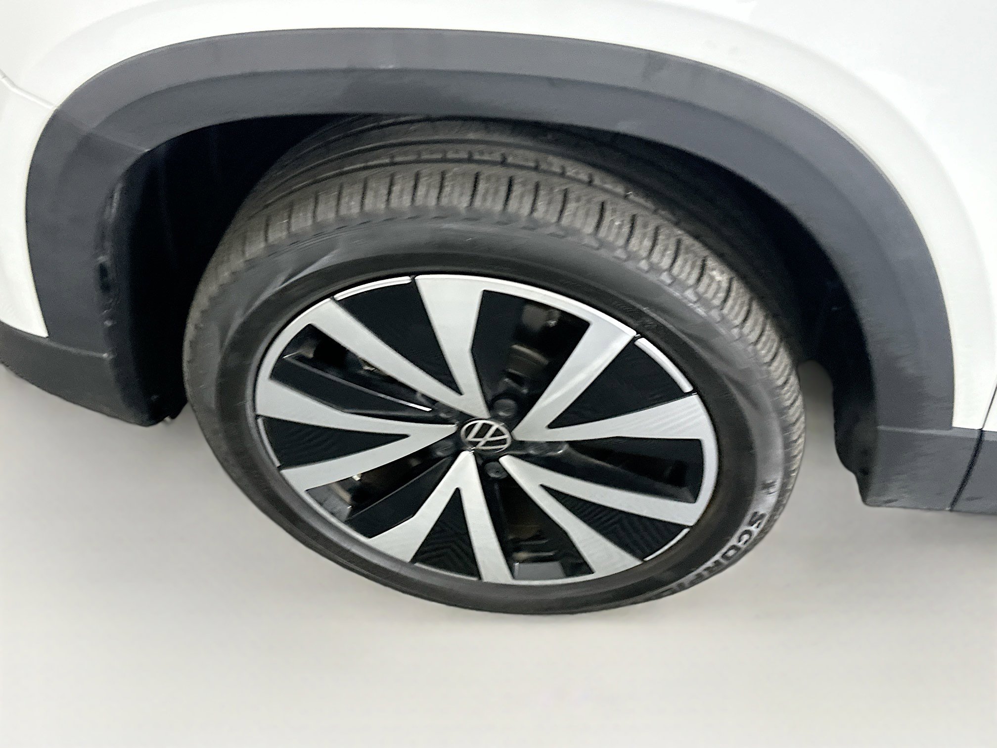 Used 2024 Volkswagen Taos SE image 11