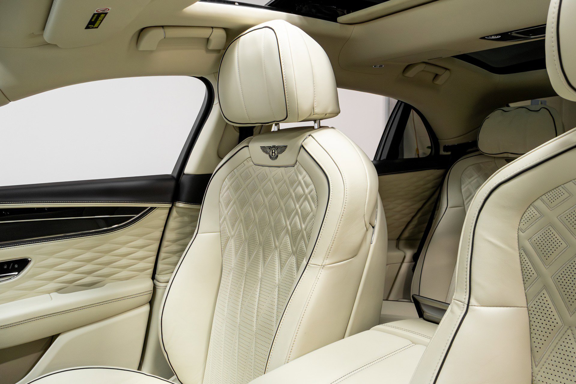 Used 2021 Bentley Flying Spur W12 image 13