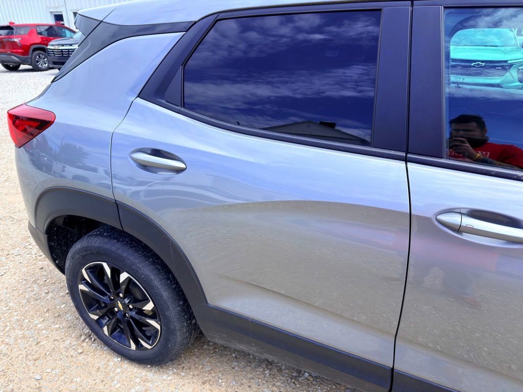 Used 2023 Chevrolet TrailBlazer LT FWD image 3