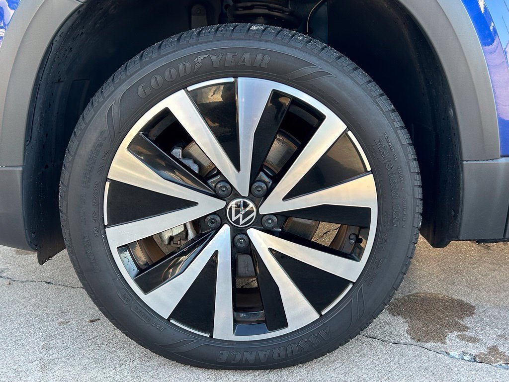 Certified 2023 Volkswagen Taos SE FWD image 34