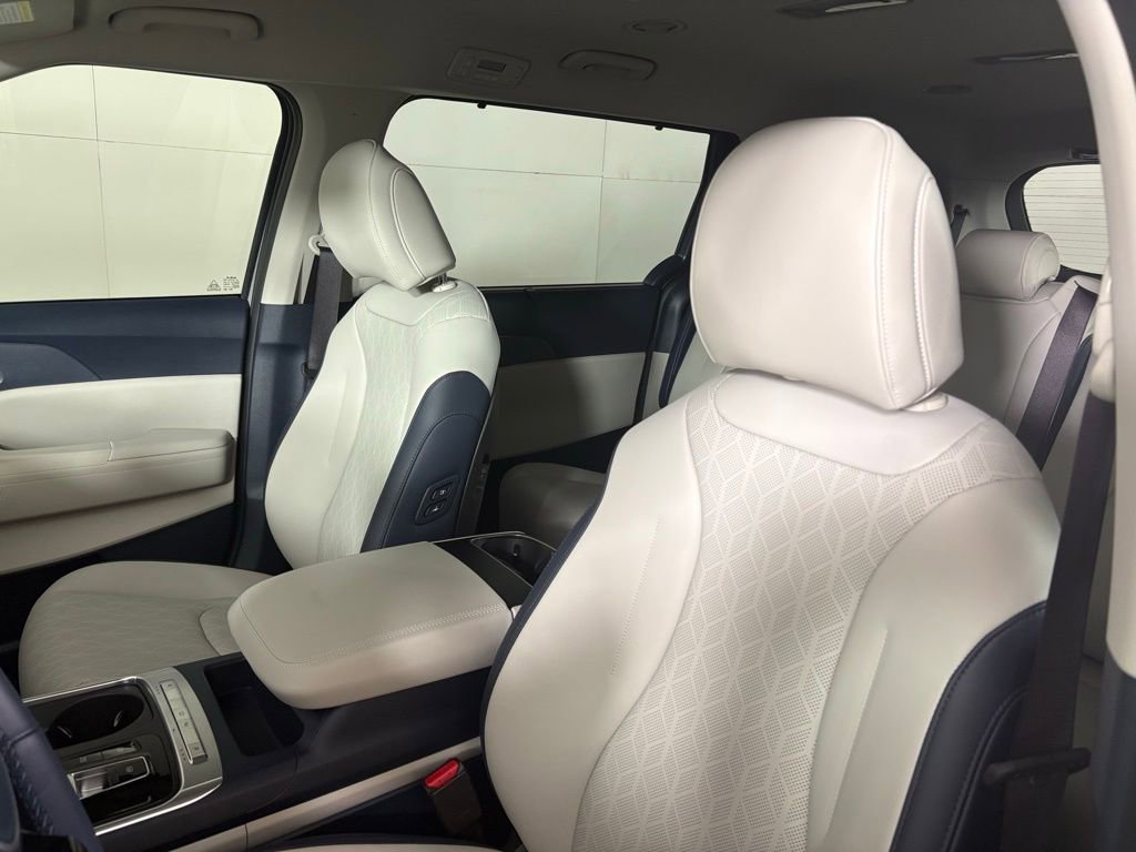 New 2026 Kia Carnival EX image 18