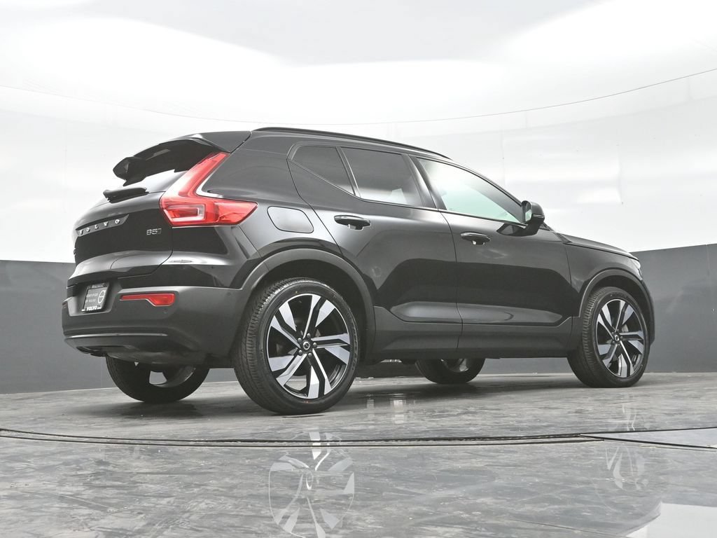 Used 2024 Volvo XC40 B5 Plus w/ Protection Package Premier AWD/4WD image 29