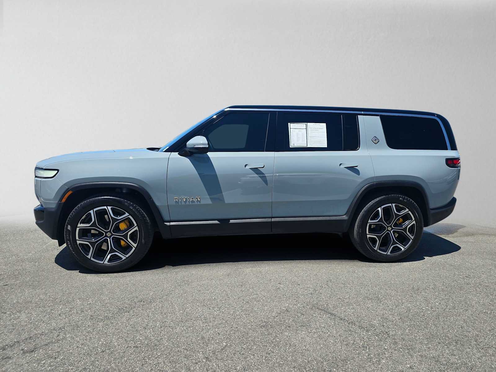 Used 2023 Rivian R1S Launch Edition AWD/4WD image 2
