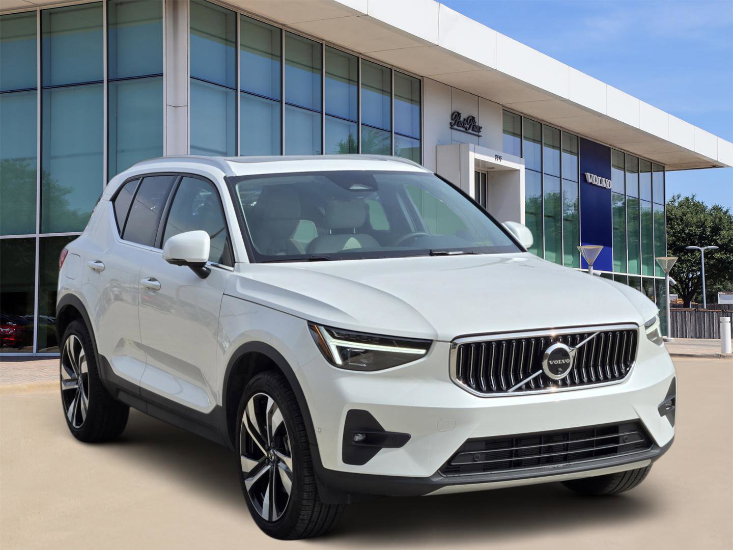 Used 2025 Volvo XC40 B5 Plus w/ Protection Package Premier video 2