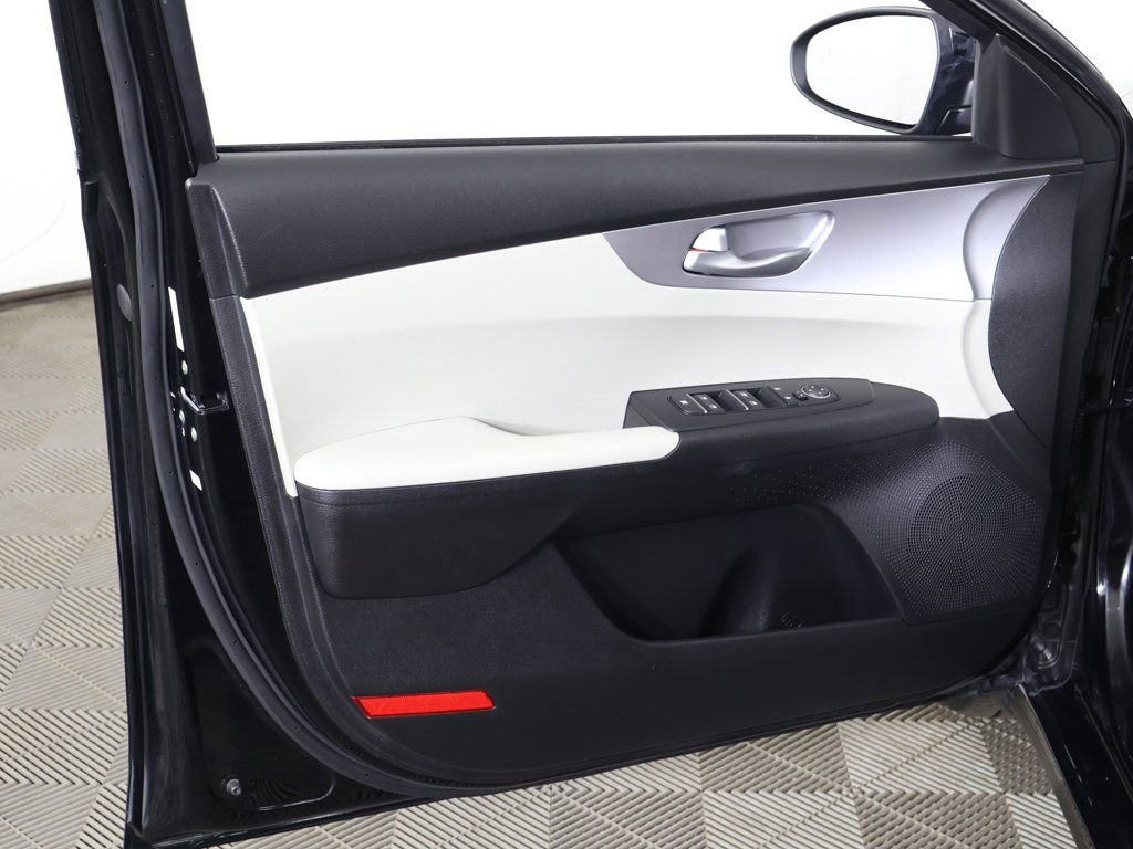 Used 2023 Kia Forte LXS w/ LXS Technology Package image 22