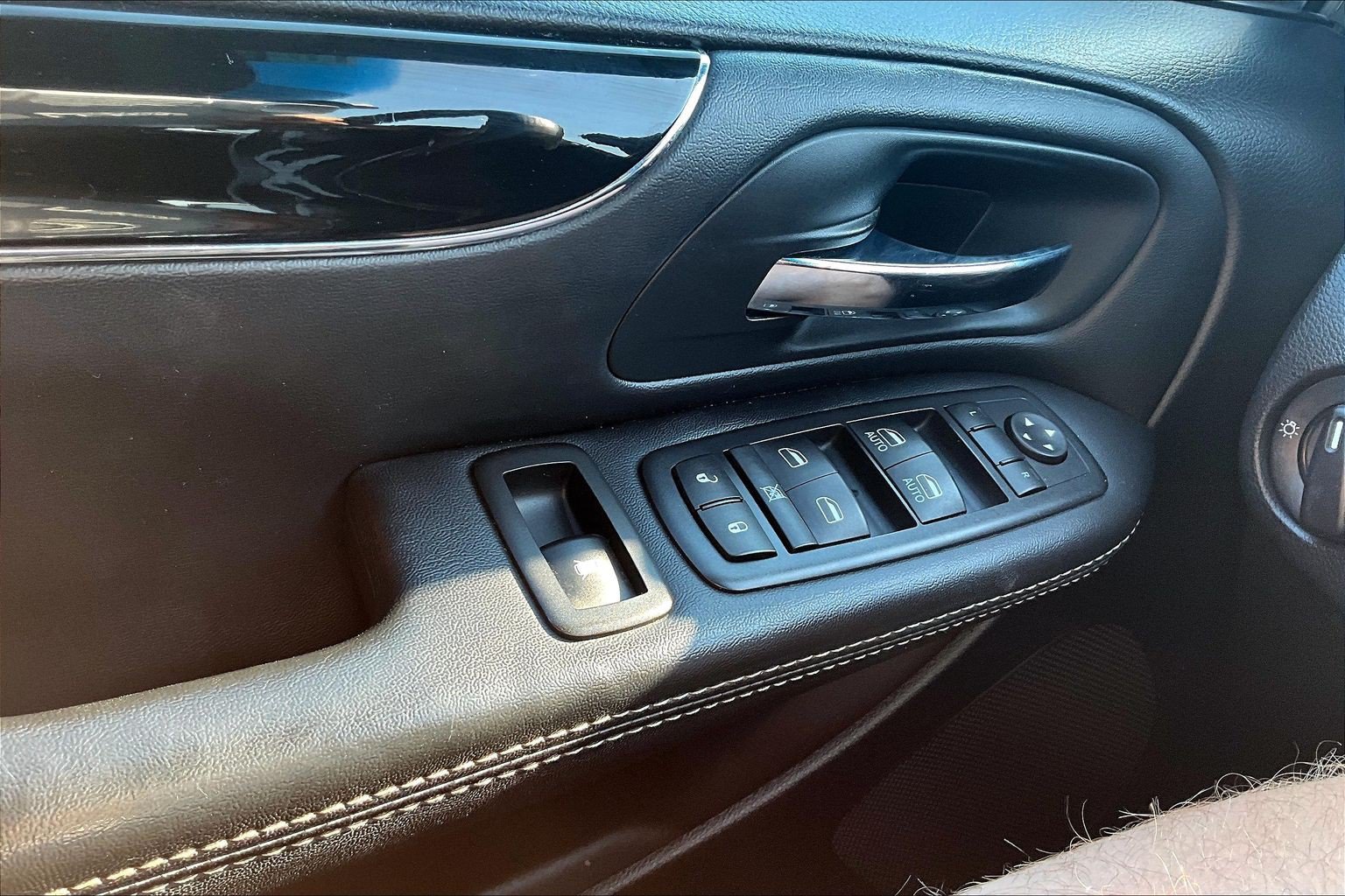 Used 2017 Dodge Grand Caravan SE FWD image 33