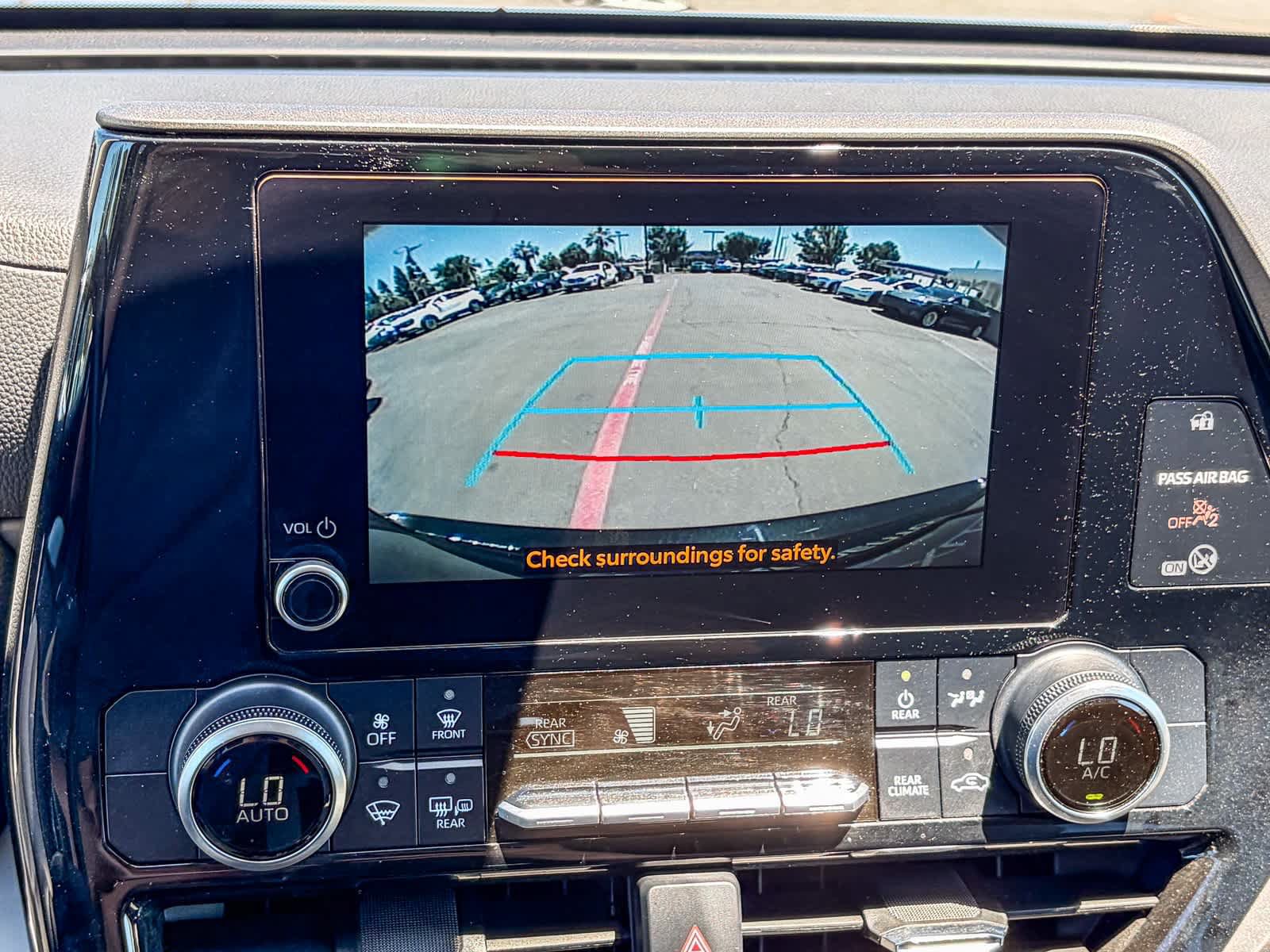 Used 2024 Toyota Highlander LE FWD image 23