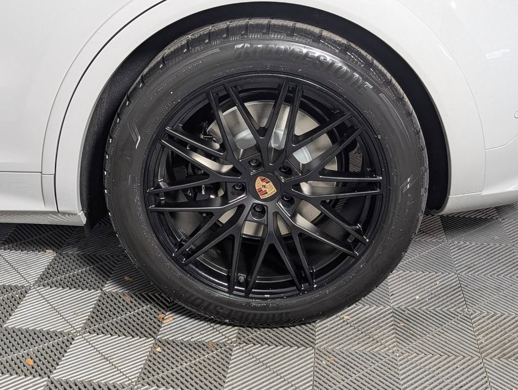 New 2026 Porsche Cayenne GTS image 12