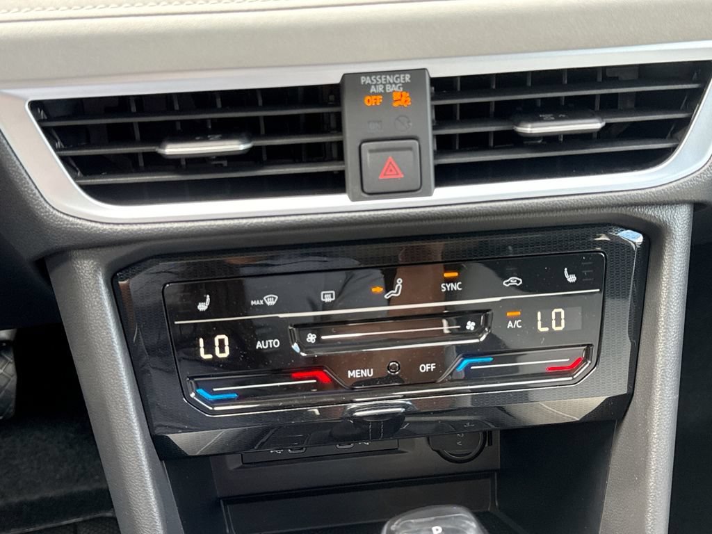 New 2026 Volkswagen Taos SE FWD image 17