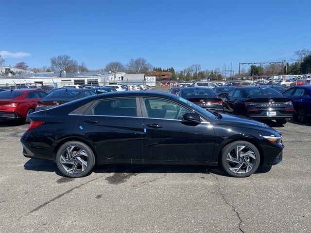 Certified 2025 Hyundai Elantra SEL image 2