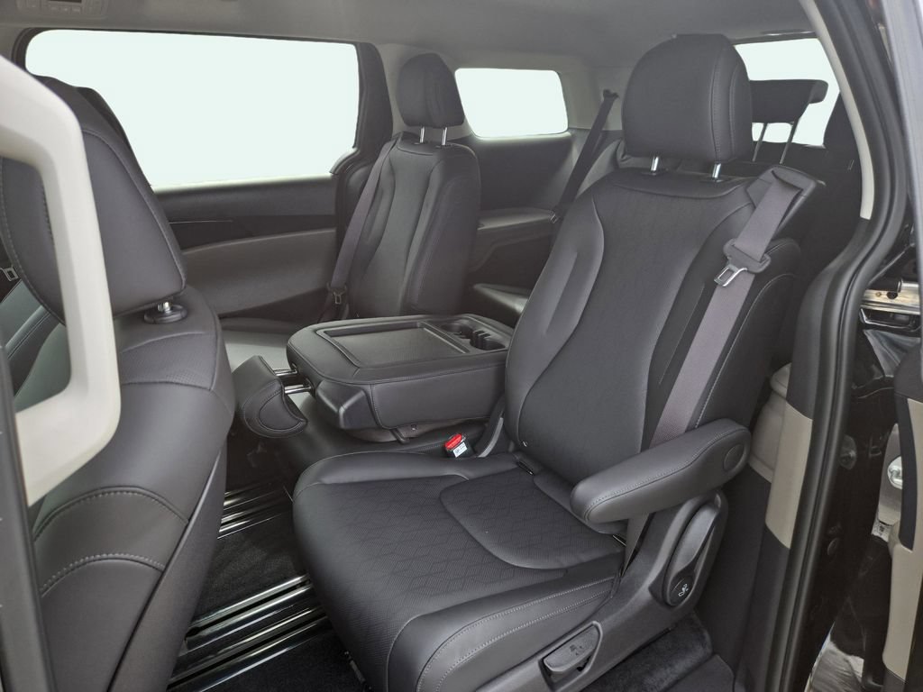 Certified 2025 Kia Carnival FWD image 20