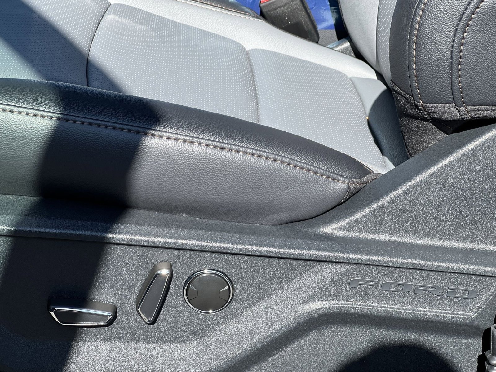 New 2025 Ford F150 Lightning Lariat image 14