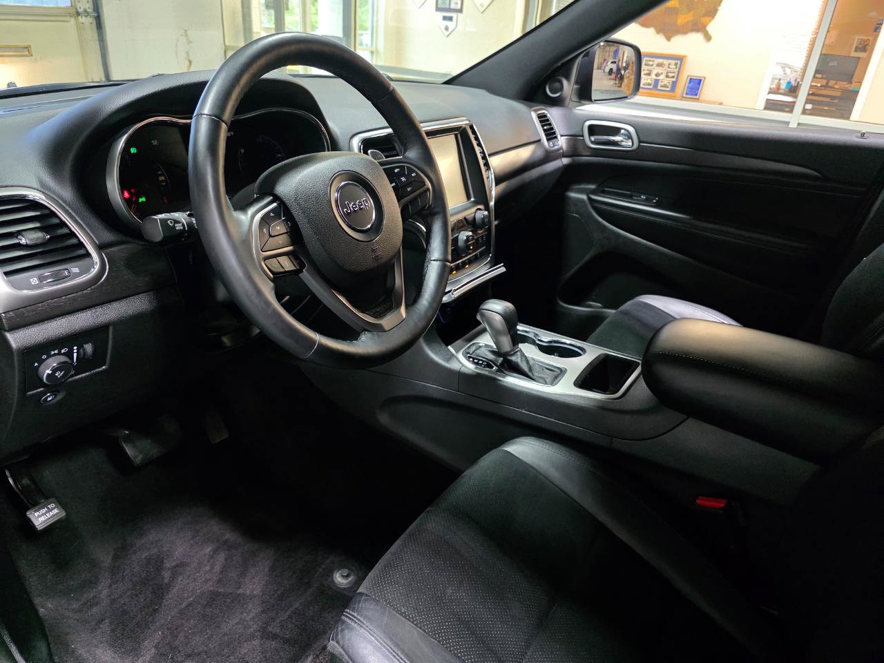 Used 2017 Jeep Grand Cherokee Altitude AWD/4WD image 16