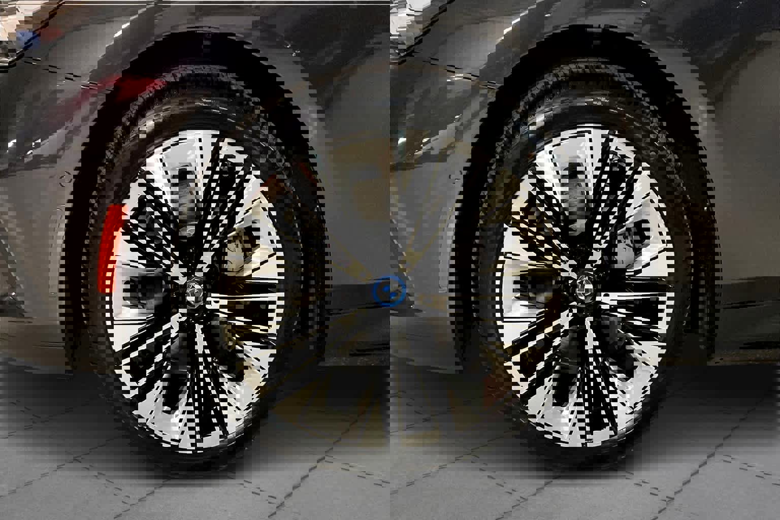 Used 2025 BMW i5 eDrive40i w/ Premium Package image 11