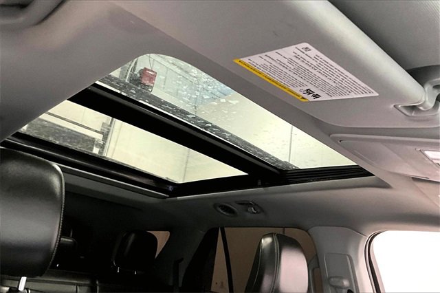 Used 2021 Ford Explorer XLT image 29