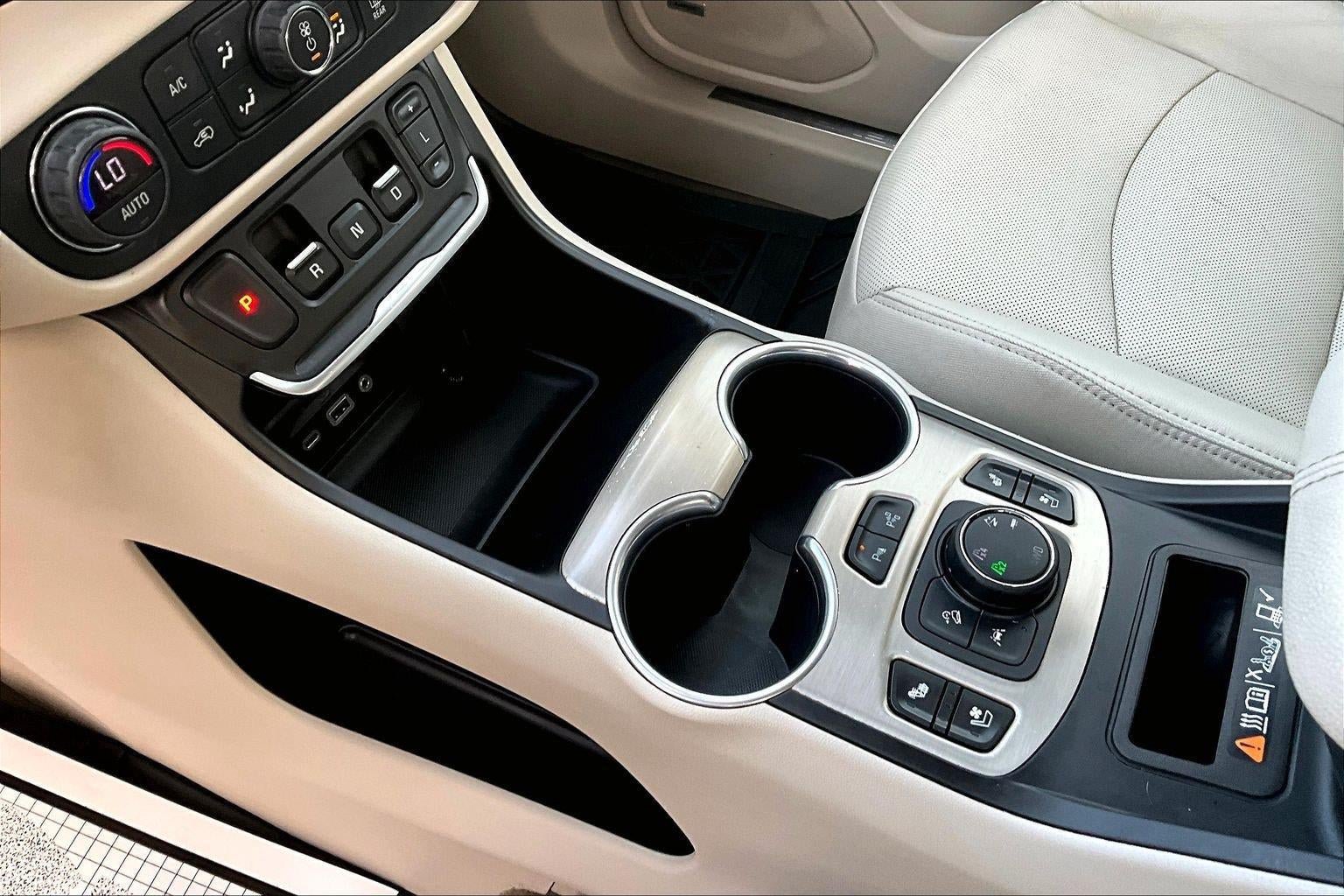 Used 2020 GMC Terrain Denali w/ Denali Premium Package AWD/4WD image 16